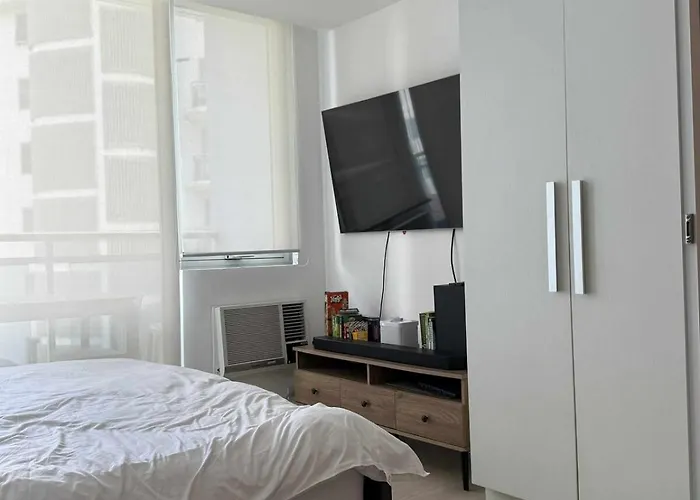 Apartamento Affordable staycation in Azure Parañaque *