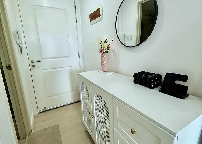 Apartamento Affordable staycation in Azure Parañaque
