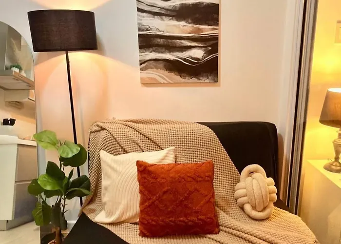 Apartamento Affordable staycation in Azure Parañaque